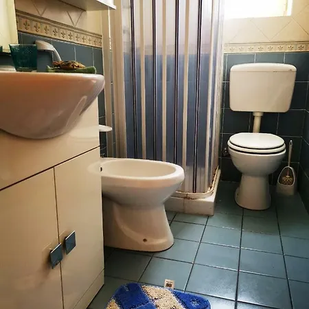 Tenente Amendola 2 דירה *