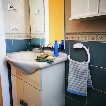 Tenente Amendola 2 דירה